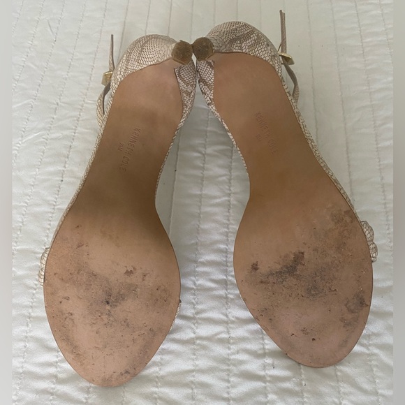 Gold and Beige KENNETH COLE sandals size 9.5 - Picture 5 of 6